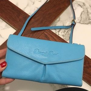 SALE! New Dooney & Bourke bag w checkbook!